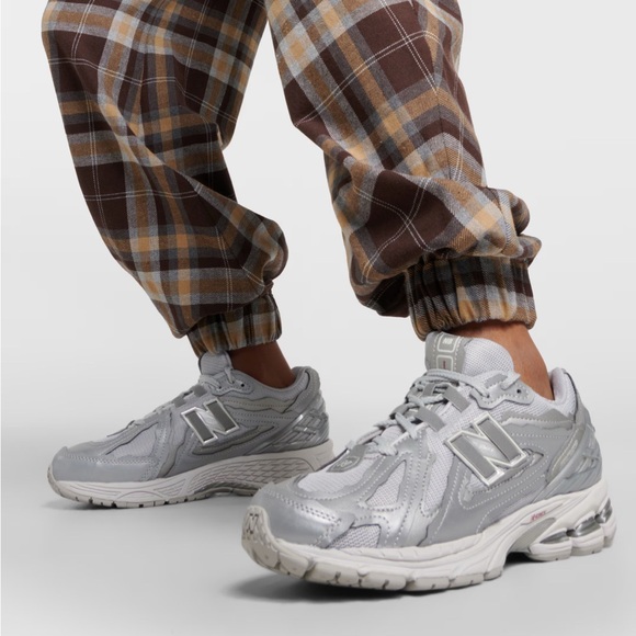 NEW BALANCE 1906D sneakers, Size US W 6.5,US M 5, EU 37.5, Silver, BRAND NEW - Picture 3 of 6